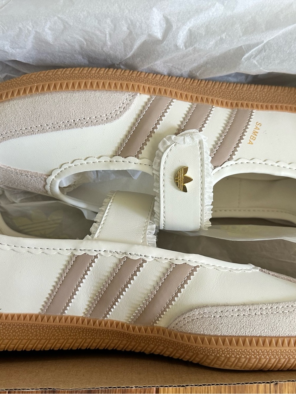 Adidas Women’s Samba Mary Jane Sneakers 8.50W Cream and Tan Gold Accents NWT